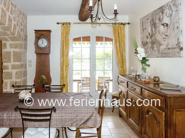 Eßecke im Ferienhaus mit Pool in Südfrankreich