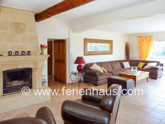 Wohnraum mit Meerblick im Ferienhaus am Strand, Südfrankreich