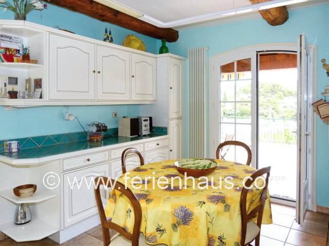 Separate Küche im Ferienhaus am Strand in Südfrankreich