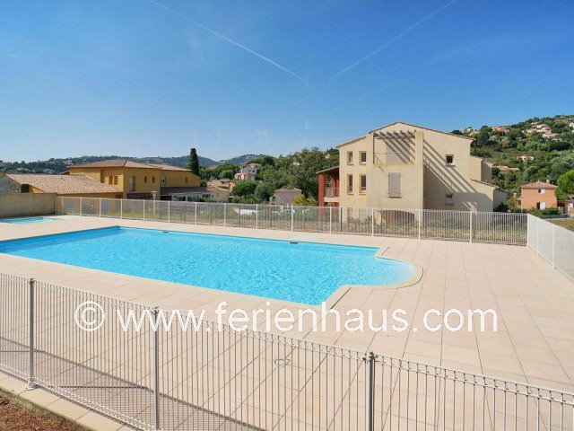 großer Swimmingpool in der Domaine in Les Issambres