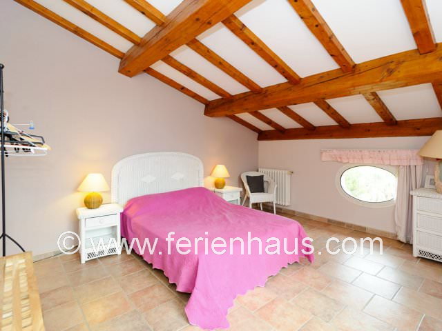 Schlafzimmer im Obergeschoß(neue Bettengröße 1,80mx2m), Meerblick und Balkon