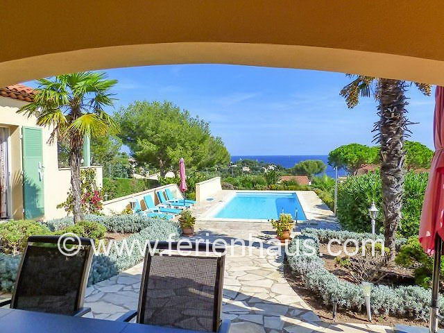 überdachte Terrasse am Ferienhaus in St. Aygulf in Südfrankreich