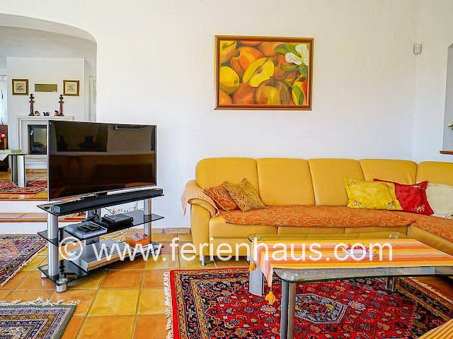 SAT TV im Wohnbereich in der Villa mit Pool in Südfrankreich