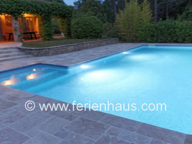Pool mit Beleuchtung - Ferienhaus mit Pool im Hinterland der Küste in Flayosc - PRV065
