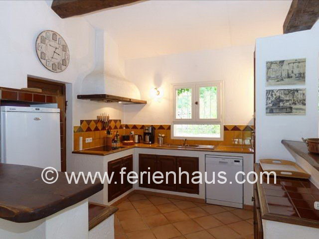 Offene provenzalische Küche -  Ferienhaus mit Pool im Hinterland der Küste in Flayosc - PRV065