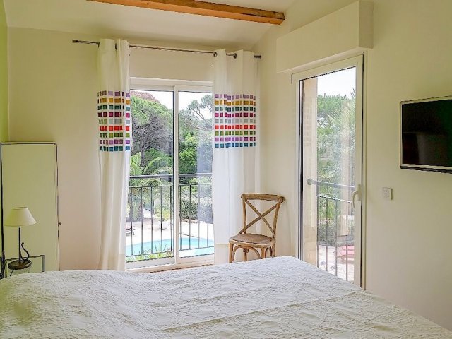 Ferienhaus Südfrankreich, privater Pool, am Strand, moderne Schlafzimmer