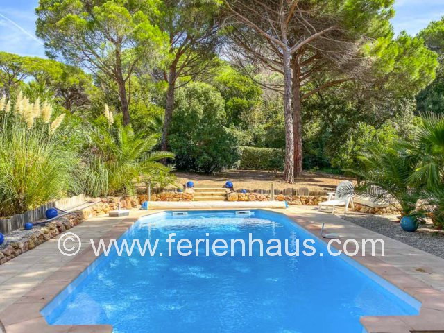 Ferienhaus mit privatem Pool auf Piniengrundstück, Les Issambres, Südfrankreich