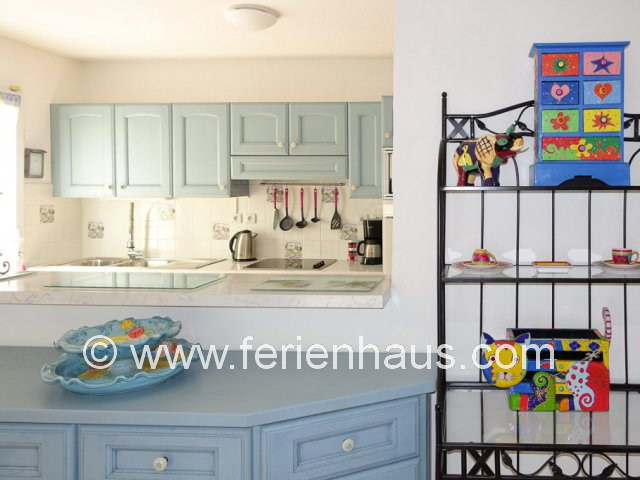 offene Küche im Ferienhaus mit privtem Pool in Südrankreich