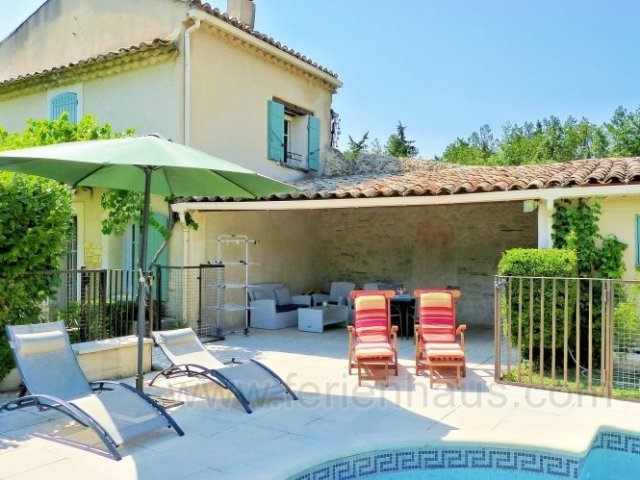 Ferienhaus mit Pool bei Carpentras in der Provence